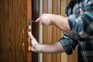 Montaż Zamka w drzwiach